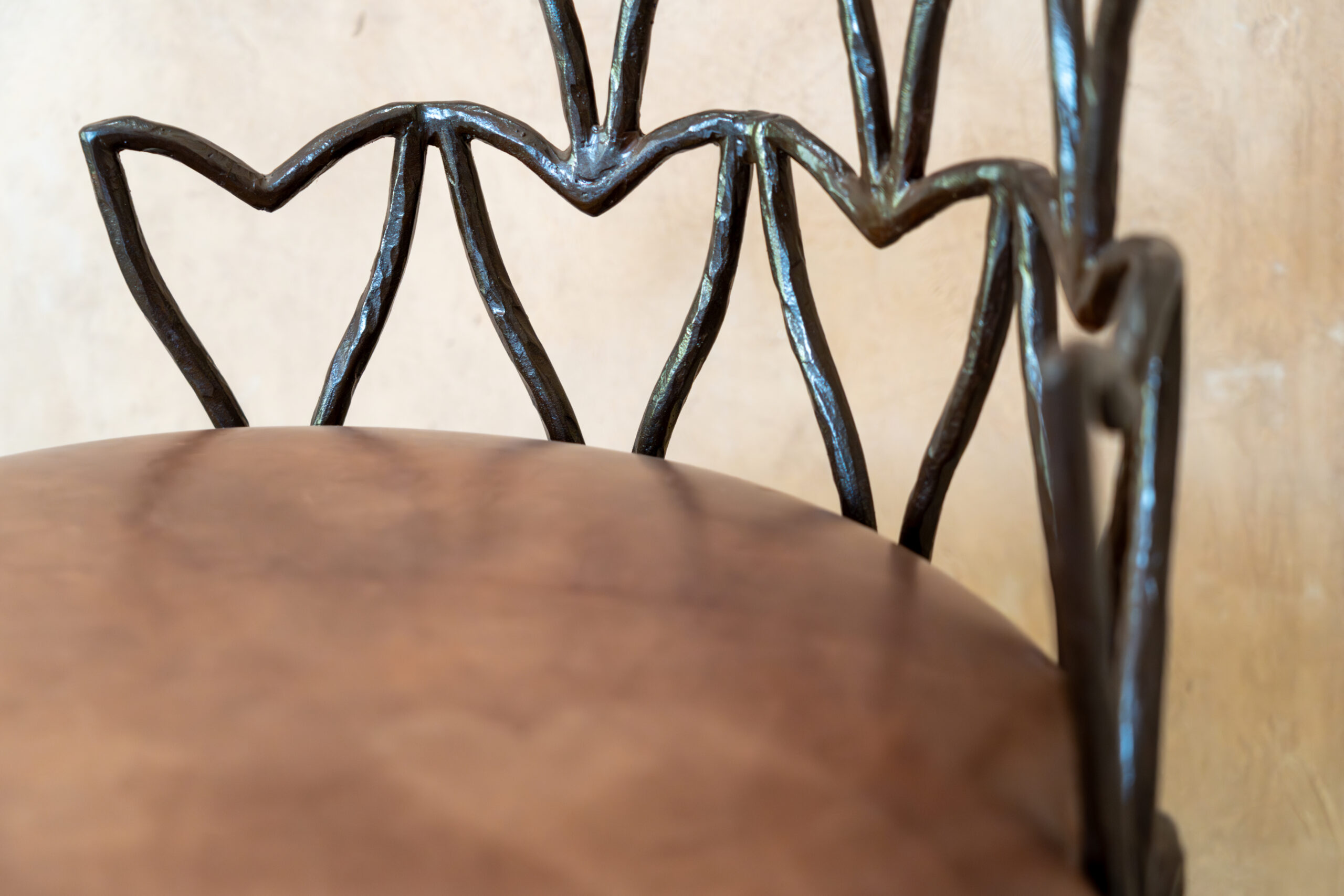 Chaise design en fer forgé – Image 3