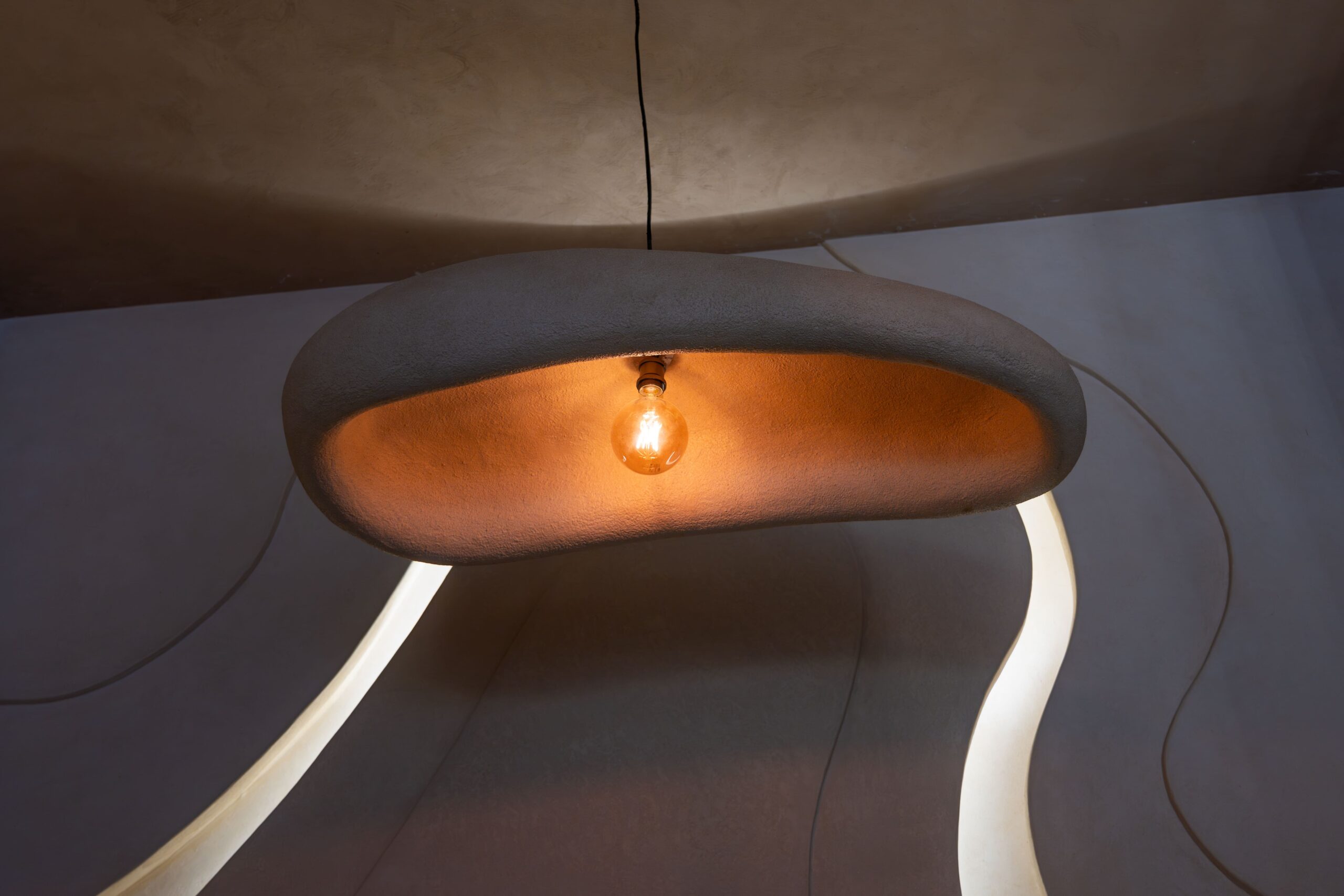 Suspensions en béton ciré – Image 2