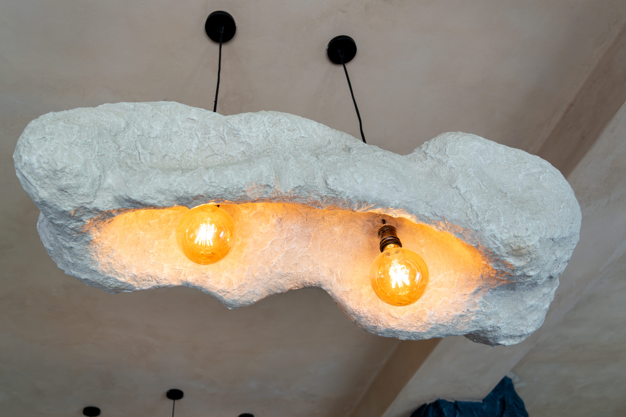 Mystères Védéo : Entre Ombres et Lumière – Image 3