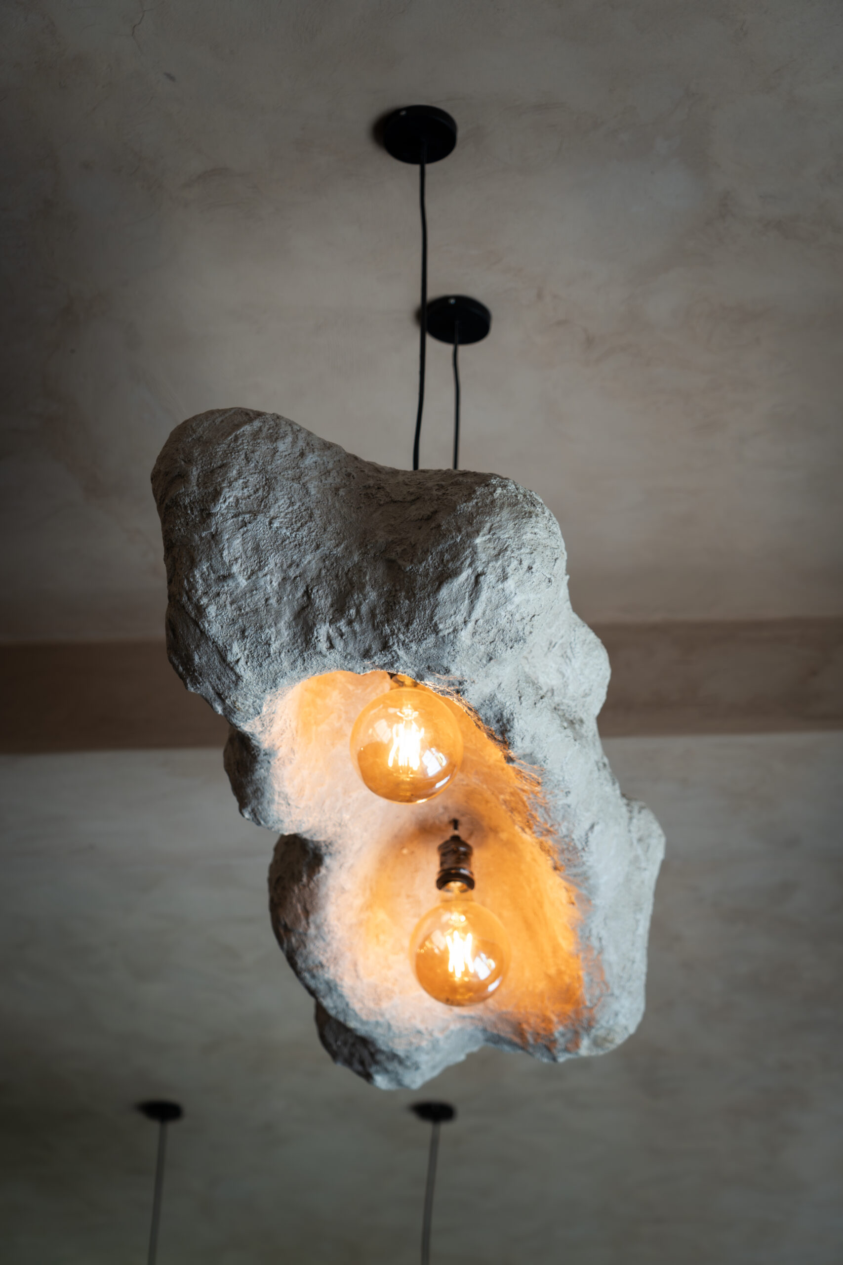 Mystères Védéo : Entre Ombres et Lumière – Image 2